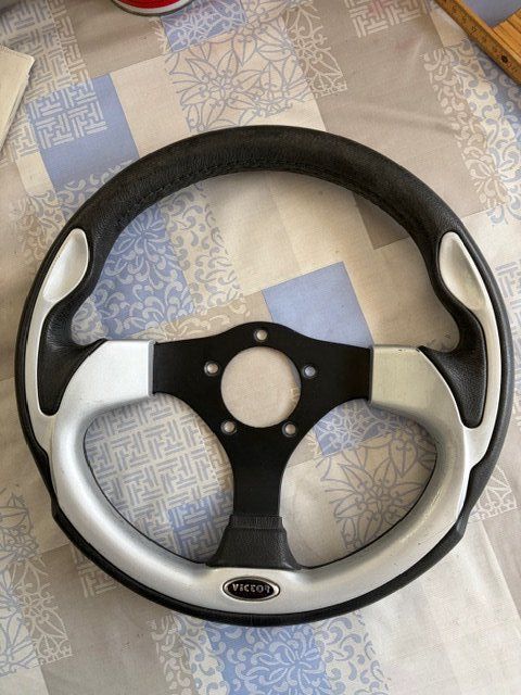 Tutti pezzi di ricambio auto: Victor Lenkrad 33 cm – Usato da Birmensdorf ZH venduto da cyrill1972