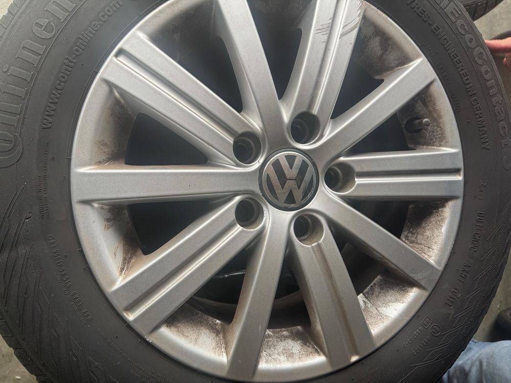 Pneux vw avec jantes pas beaucoup utilisé (Gebraucht) in Payerne für ...