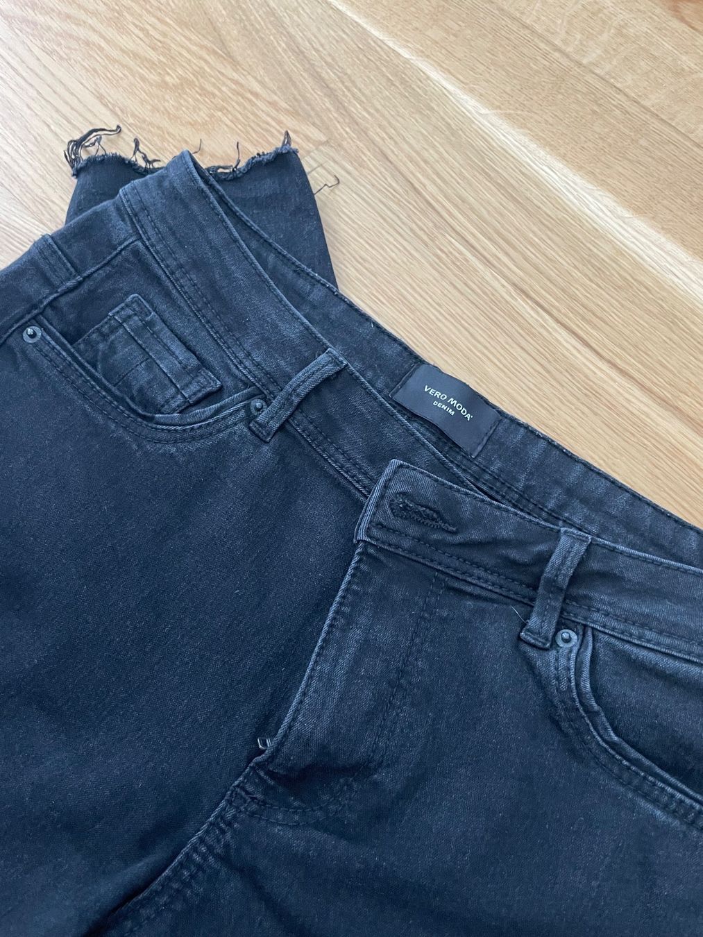 Vero Moda Jeans: Vero Moda Jeans L28 – Nuovo (secondo la descrizione) da Niederrohrdorf venduto da jasmiinw 1