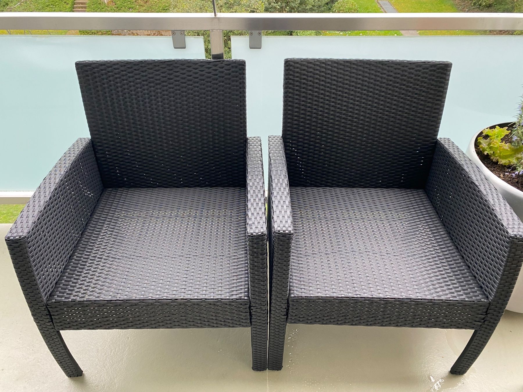 Sessel: 2 Stühle/Sessel Rattan Optik schwarz – Gebraucht aus Zürich von Schoens 2