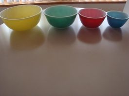 4x Vitage Schüssel Set von Pyrex made in USA