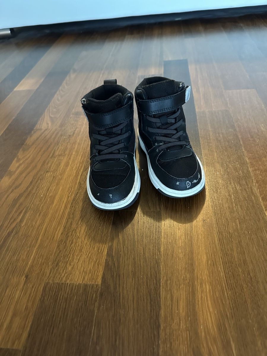 H&M Scarpe per ragazzi: Sneakers Wasserdicht Gr.28 – Usato da Dietikon venduto da mike.thorton 2