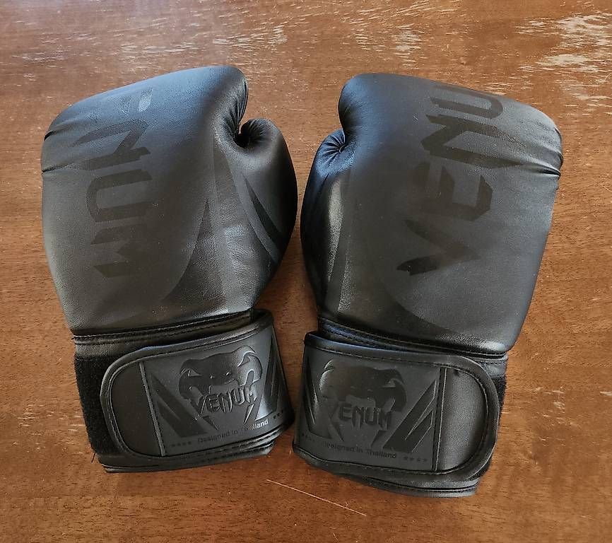 Guanti & manicotti: Boxhandschuhe Venum Challenger 8oz  – Nuovo e nell'imballaggio originale da Zürich venduto da rleuz