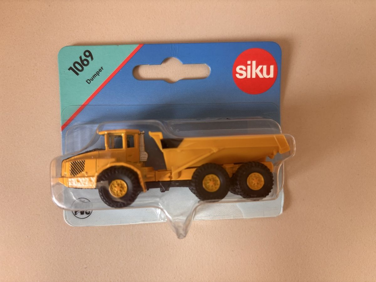 Siku Modellini d'auto: Siku 1069 Dumper, neu in OVP – Nuovo e nell'imballaggio originale da Bern venduto da justbetter