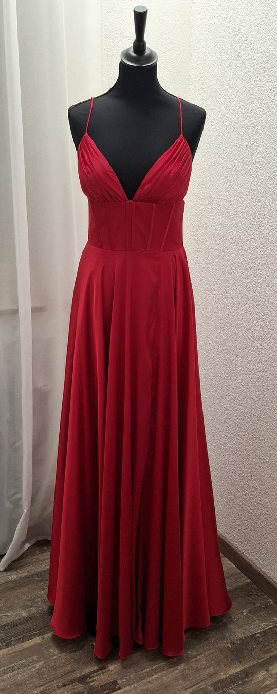 Kleider: Rotes Abendkleid – Neu (gemäss Beschreibung) aus Uster von VMT.