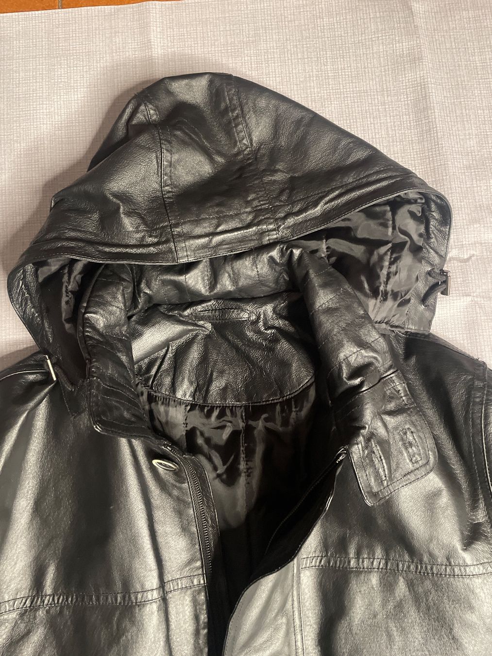Giacche: Leder Jacke mit abnehmebare Kaputze – Usato da Capolago venduto da LA.BOTTEGA 2