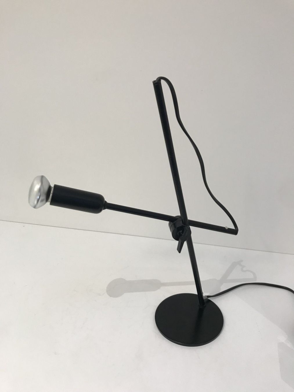Lampes: Minimalistische Tischleuchte der Schweizer Marke Optelma – Défectueux à Gersau par pd-design-and-art