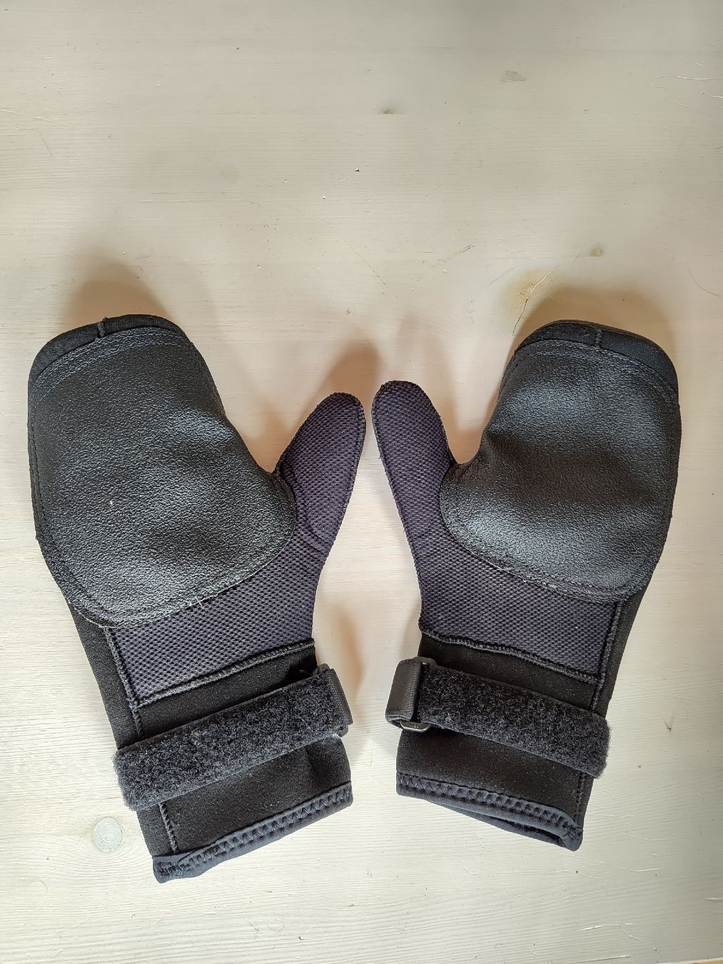 Guanti & manicotti: Neoprenhandschuhe Ion Arctic Mitten - Black – Nuovo (secondo la descrizione) da Nussbaumen AG venduto da Yodeaqui 1