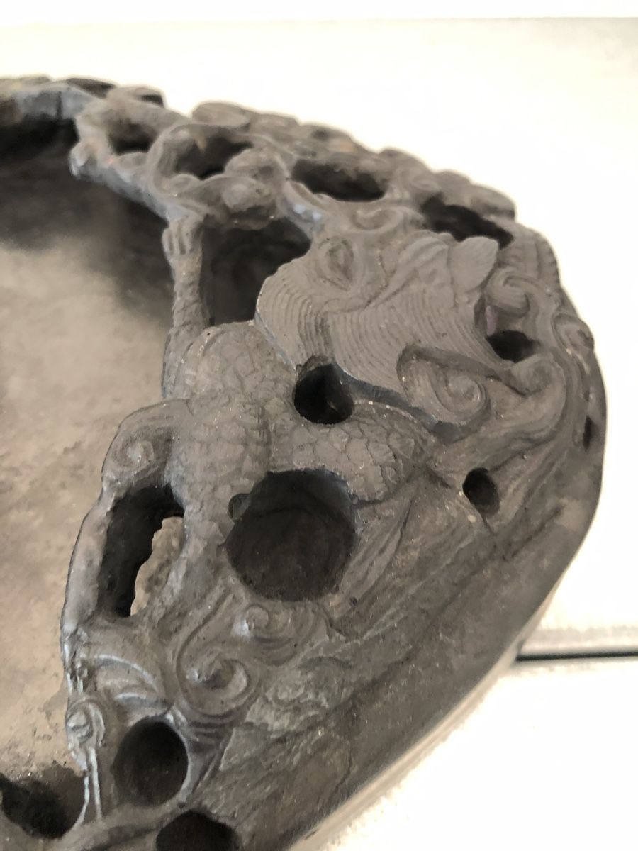 Skulpturen & Statuen: Antiker chinesischer handgeschnitzter Drachen-Tintenstein – Gebraucht aus Basel von Amechan. 4