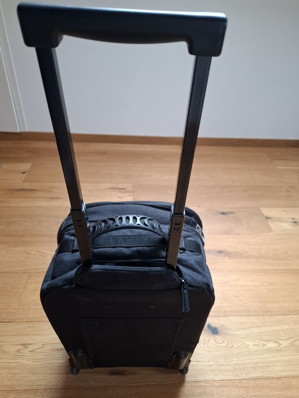 Valises de voyage: Reisetasche Scott Trolley Schwarz  – D'occasion à Arnegg par Seesicht64 2