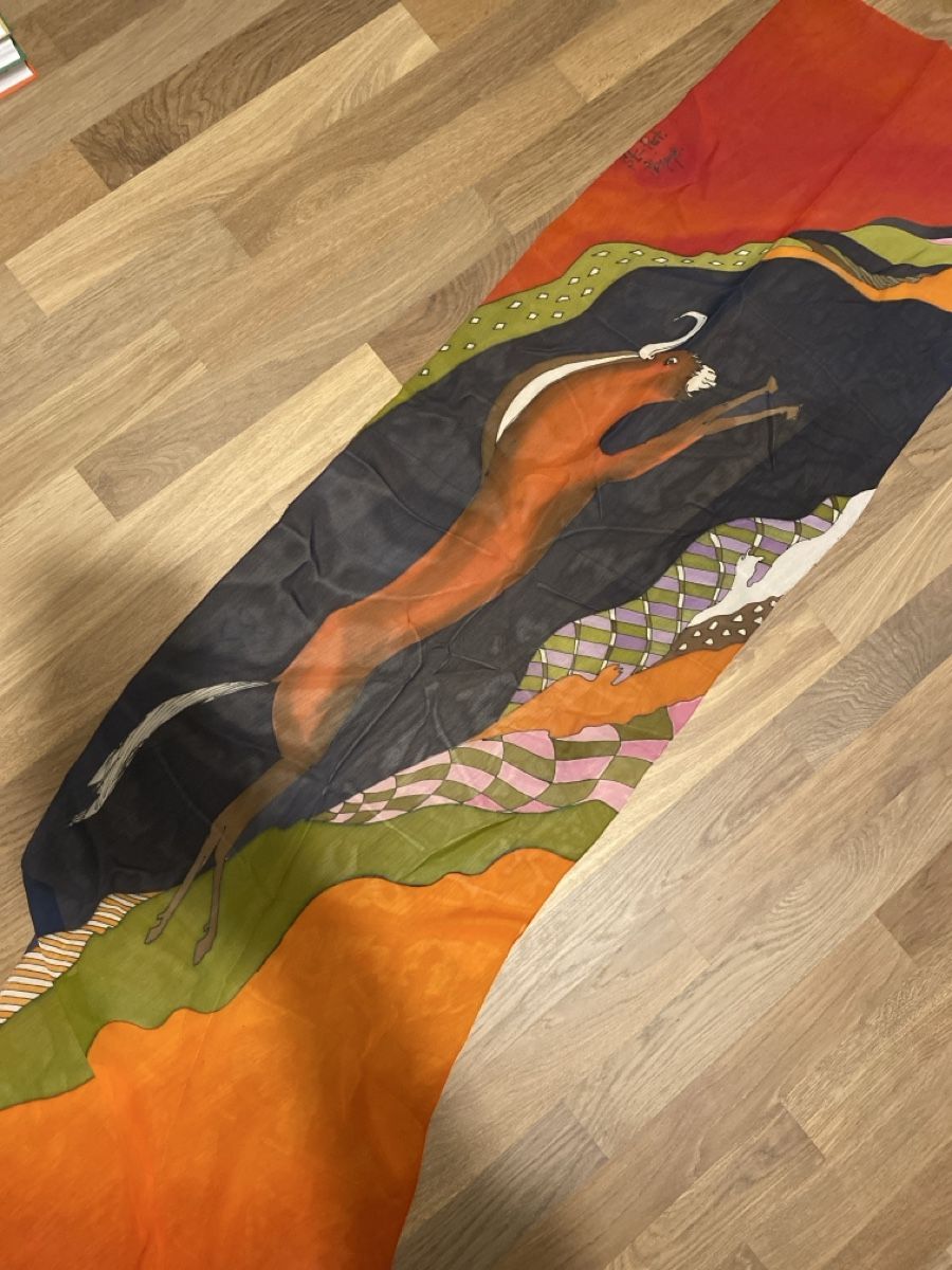Foulard & Sciarpe: Schicker Seidenschal mit Pferd Motiv bunt – Usato da Basel venduto da selinalivia