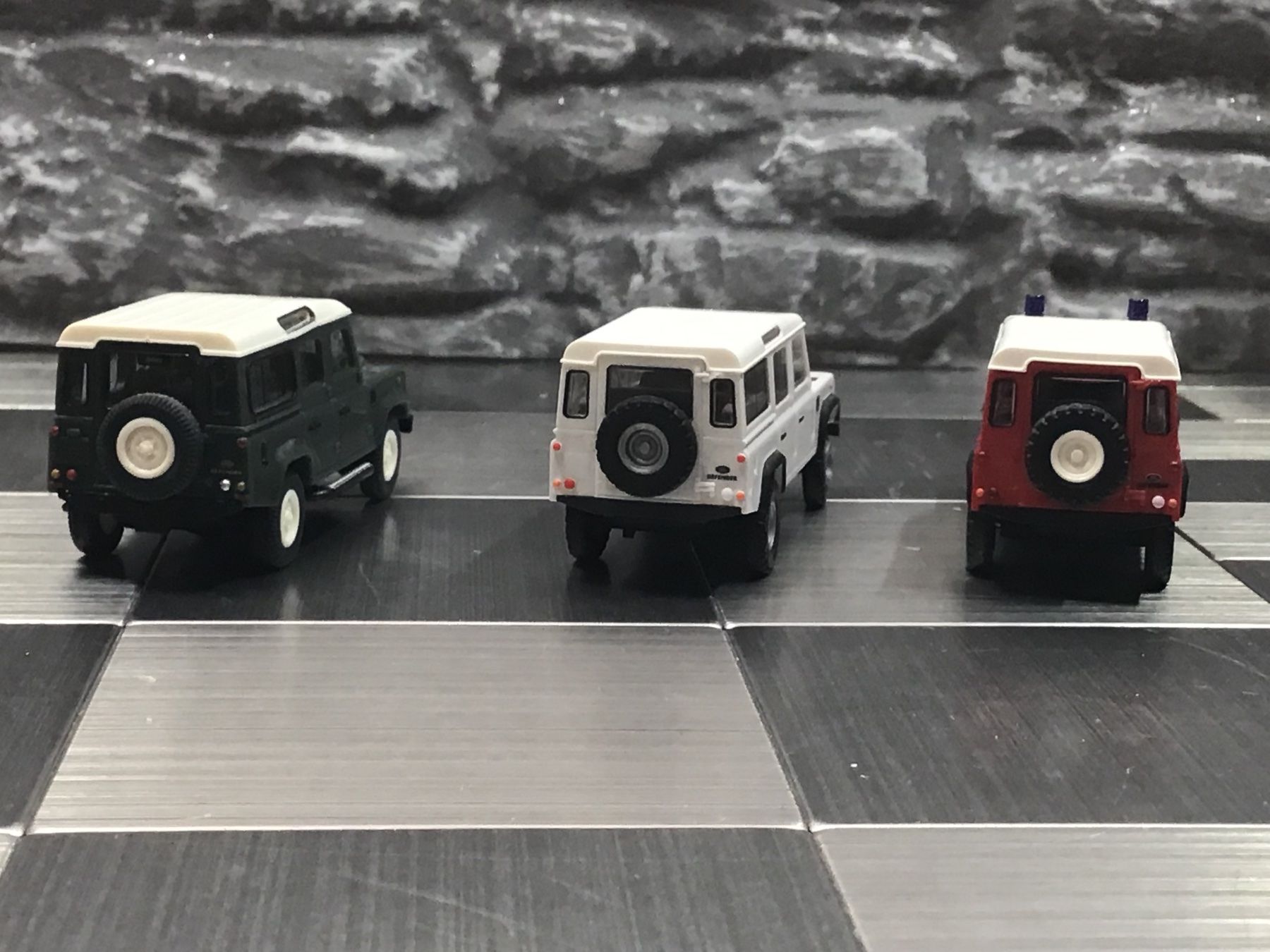 Busch Modellini d'auto: BUSCH 1:87 H0 LAND ROVER – Usato da Männedorf venduto da Spezial-Modelle 1