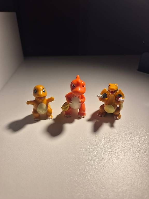 Statuette: Vintage 1999 Charizard evolution line Nintendo Figurines – Usato da Echallens venduto da cha_6vnf