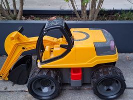 Kindersitzbagger gelb zum Sitzen  Zustand gut