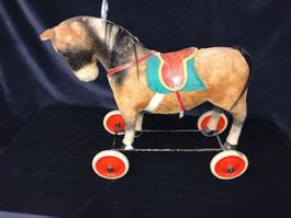 Antik Steiff Pferd auf Rädern Höhe50cm , Länge55cm