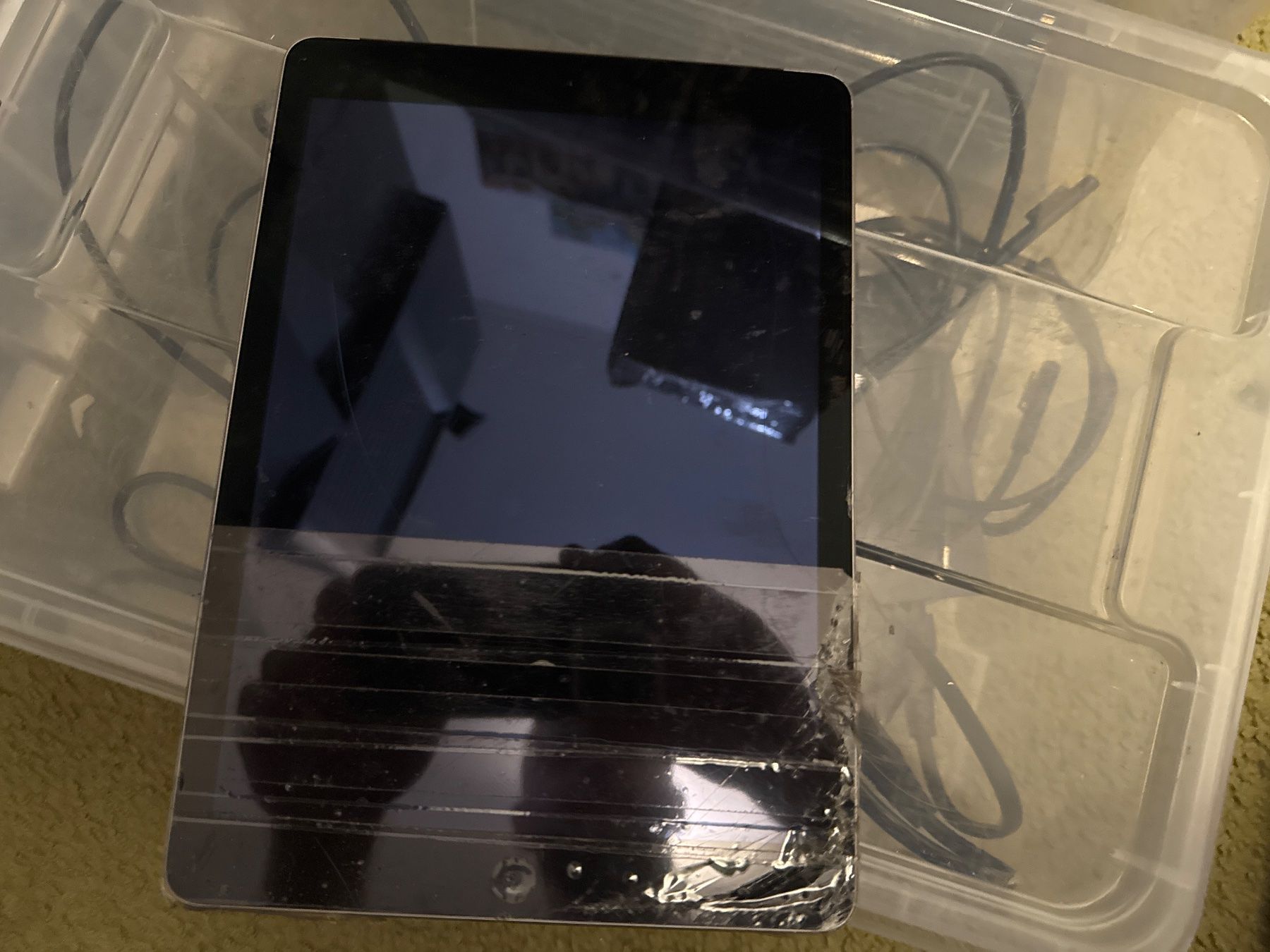 Apple Tablettes PC: Ipad Air 2 -A1567- icloude – Défectueux à Olten par HoYa01 1