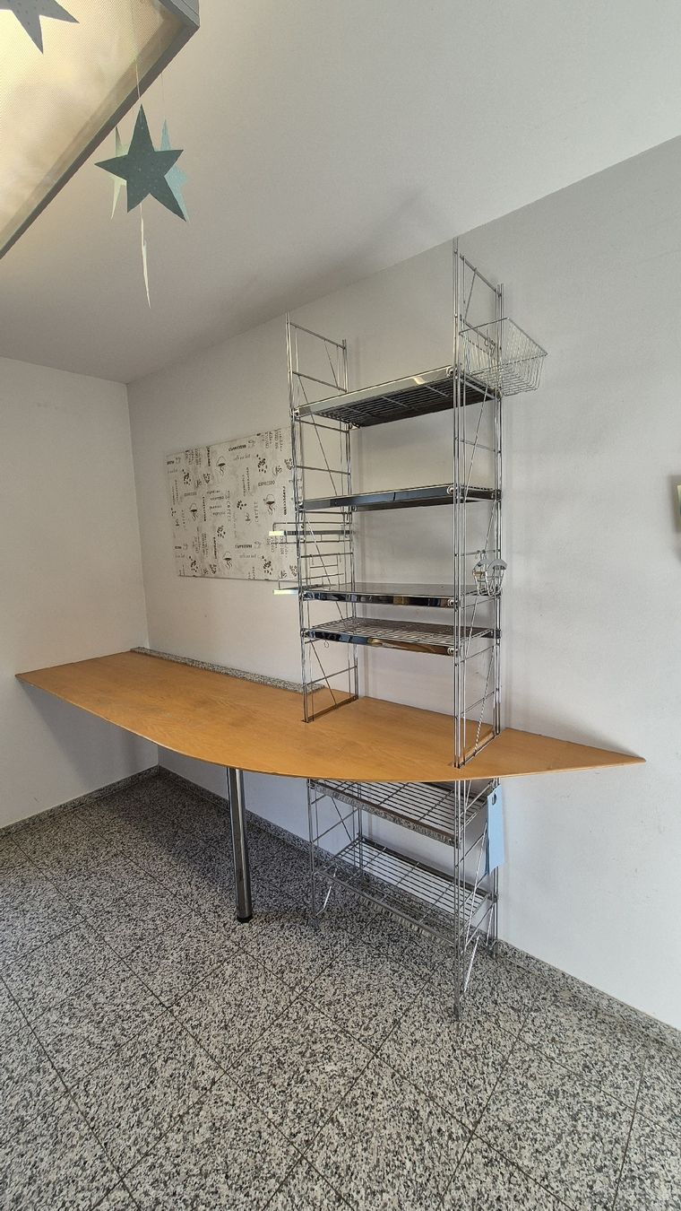 Scaffali: Pult mit Regal – Usato da Märstetten venduto da Optika 1