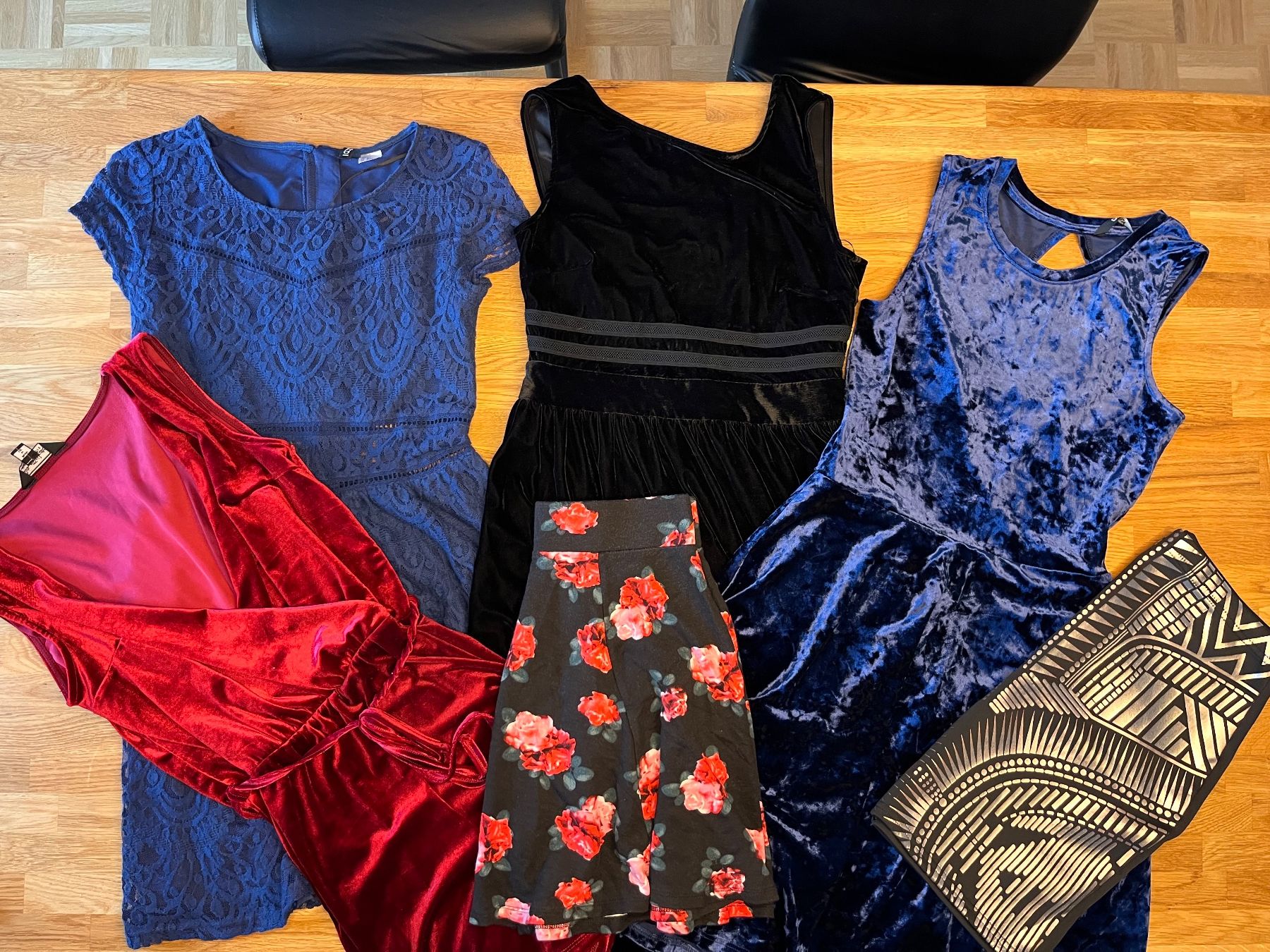 Lotti & Set di vestiti: Kleiderpaket S/36 – Usato da Biel/Bienne venduto da Lalala333