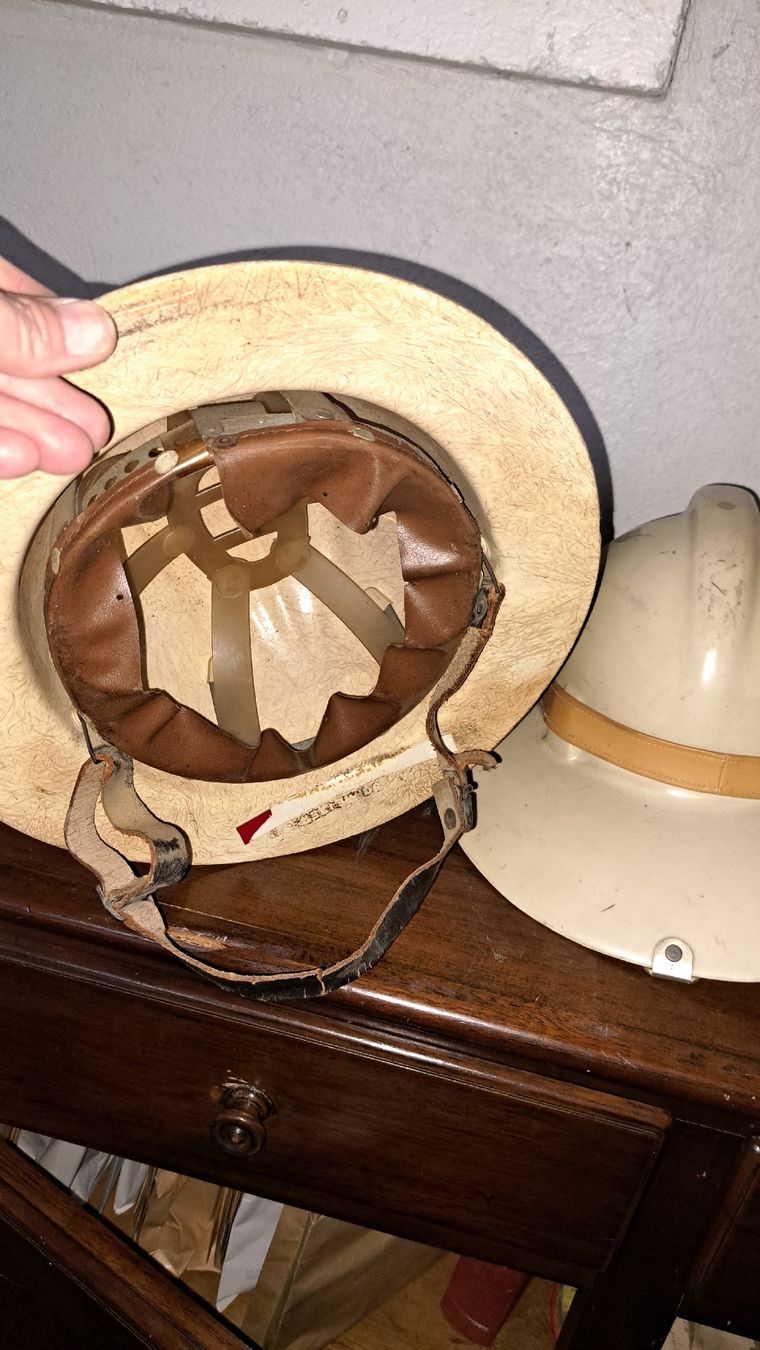 Pompieri: 5 Vintage Feuerwehrhelme  – Usato da Kölliken venduto da Upcycling-by-Mc-TAM 1