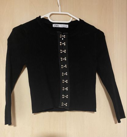 Schwarze Strickjacke von Zara mit Hakenverschluss, Gr. S