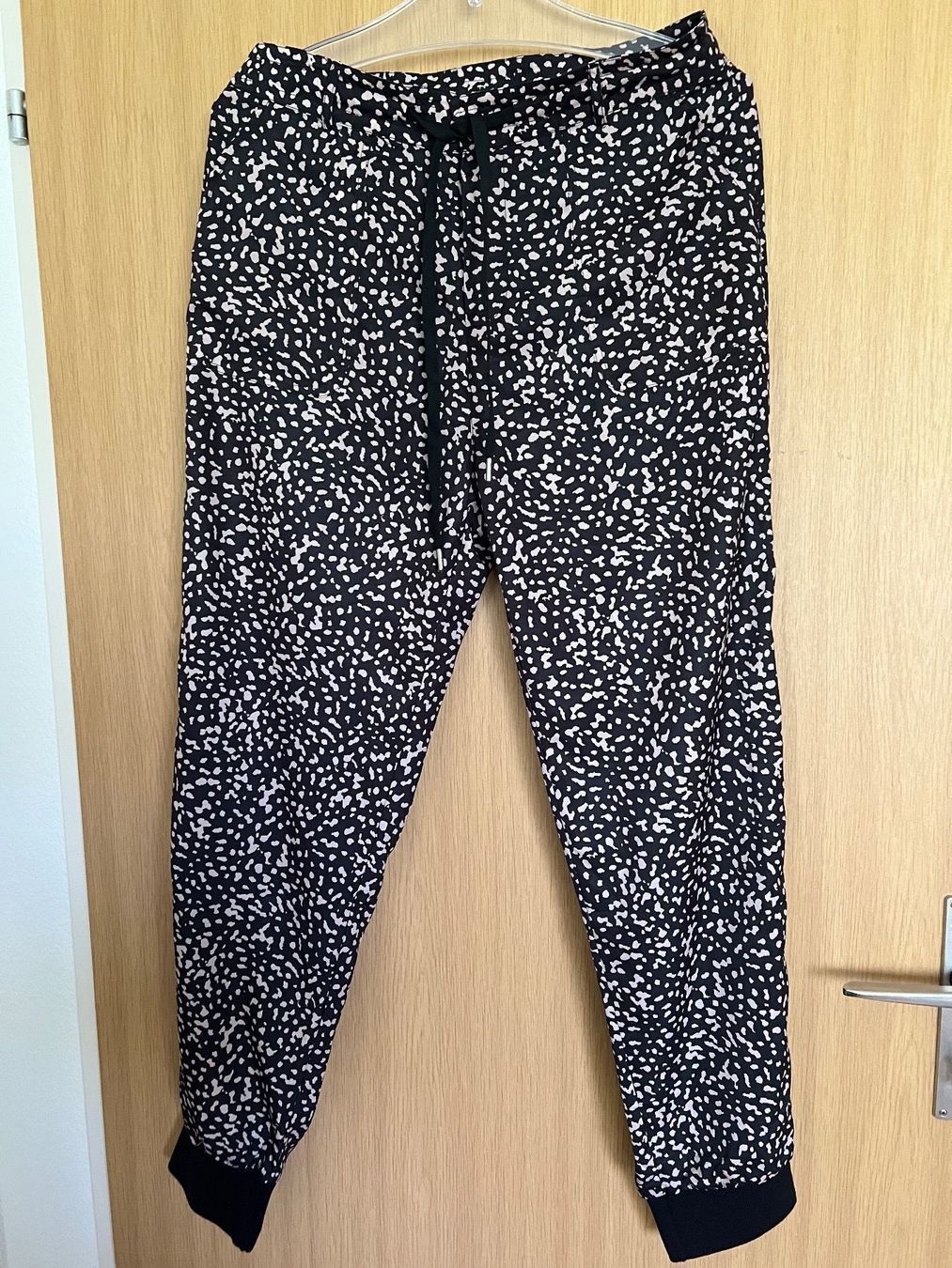 Pantaloni: Damen hosen – Usato da Nürensdorf venduto da and_5tlm 1