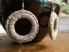 Ohrhänger Kreolen geflochtene Kreise silbergrau handmade