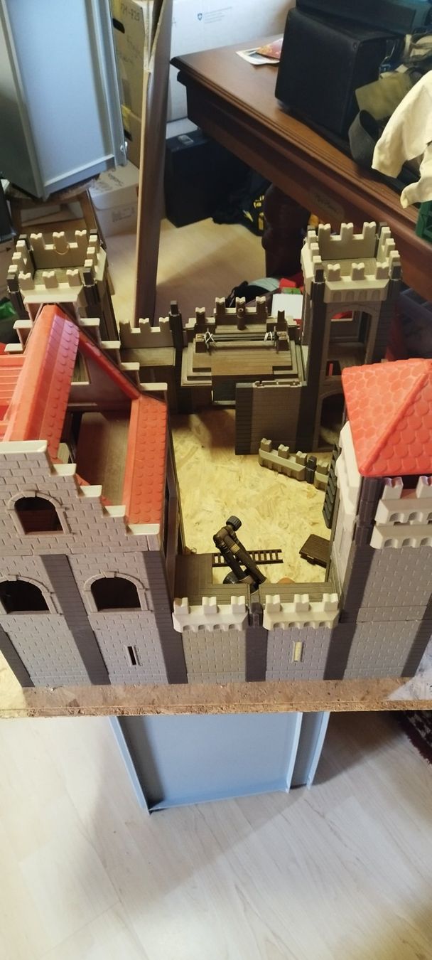 Playmobil Giocattoli: Château Playmobil – Usato da Ballaigues venduto da Boubou2018 2