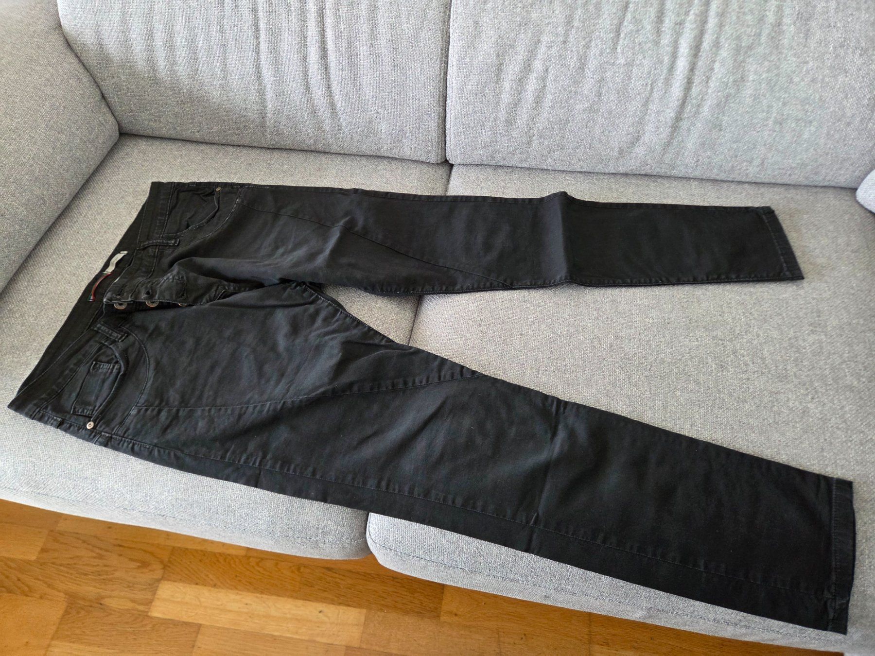 Please Jeans Jeans: Jeans Please L schwarz – Usato da Villars-sur-Glane venduto da Bolinot