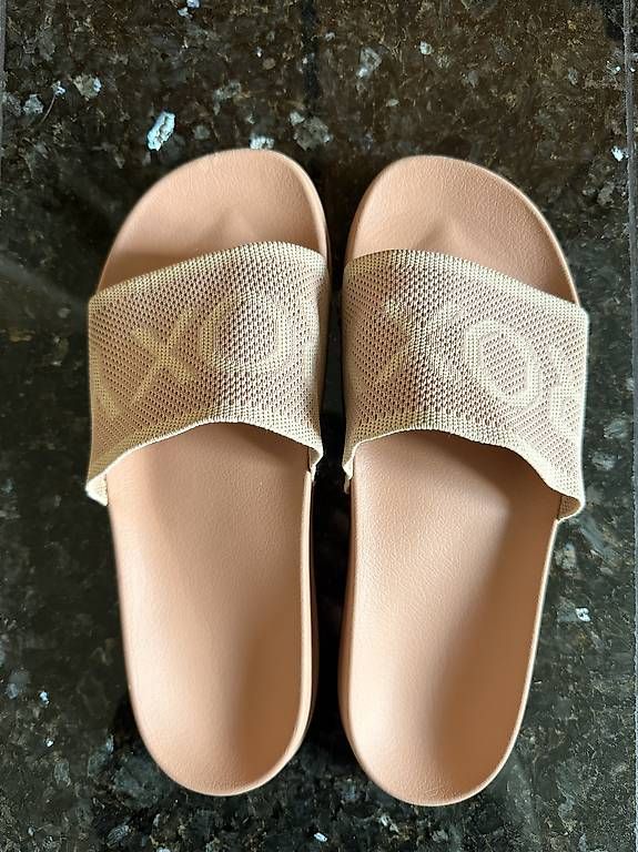 Roxy Scarpe da donna: gestrickte Roxy Schlappen Gr. 41 – Usato da Zug venduto da julialbi 4