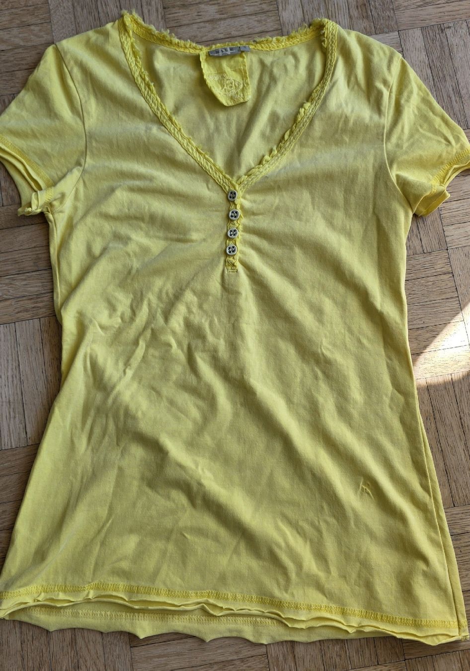 Nile T-shirts: Tshirt Nile Jaune taille S – D'occasion à Yverdon-les-Bains par van_dq65 1