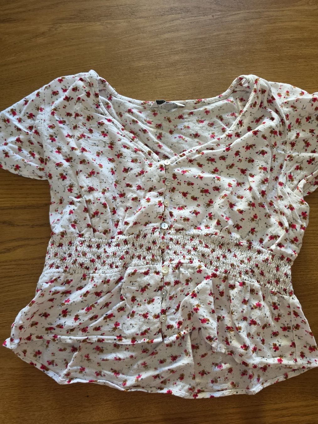 T-shirt: Tshirt Blumenmuster Grösse M  – Usato da Luzern venduto da oli_6x2r