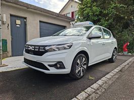 Dacia Sandero Jahrgang 2025 mit erst 3'000 km zu verkaufen.