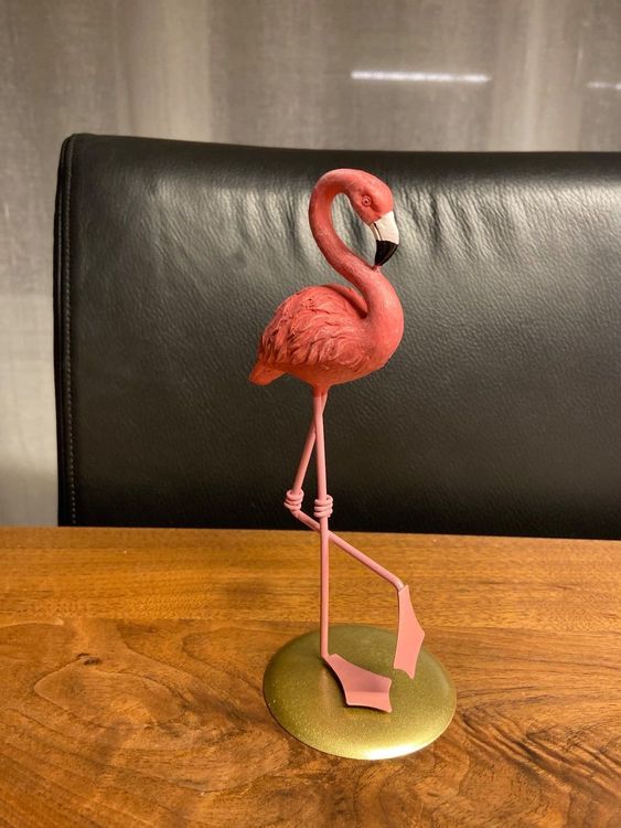 https://img.ricardostatic.ch/images/22088357-086b-4790-814a-44281b94a110/t_1000x750/flamingo-skulptur-fur-zimmer-deko-neu