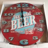 Wanduhr Ice Cold Beer Served Here Vintage Stil aus Glas