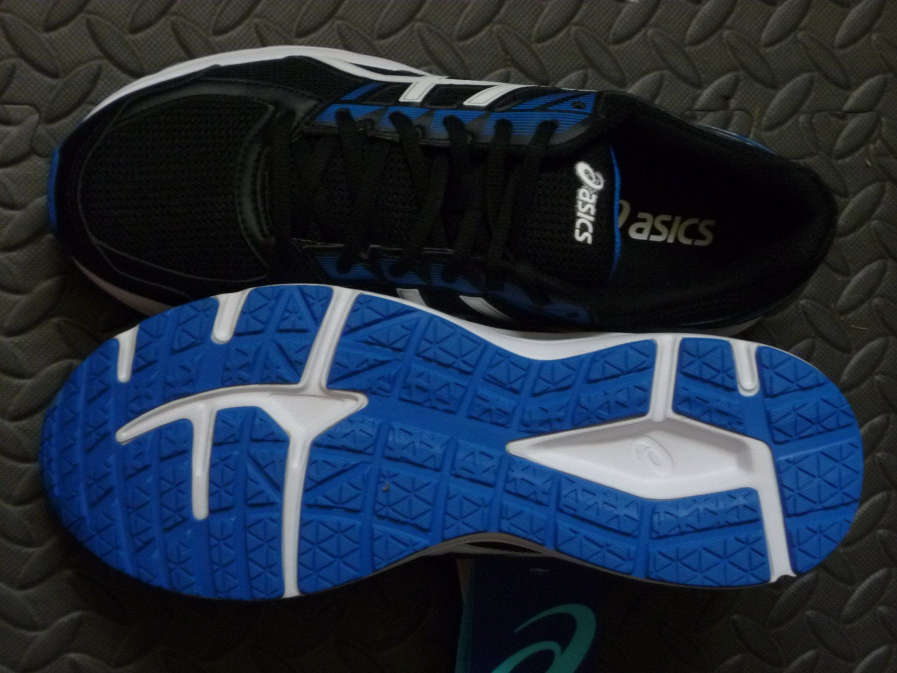 Asics Herrenschuhe: ASICS SPORTSCHUHE GR. 44 – Neu und originalverpackt aus Safenwil von universum78 1