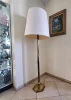 Vintage Stehlampe Messing Weiss Lampenschirm schöner Muster