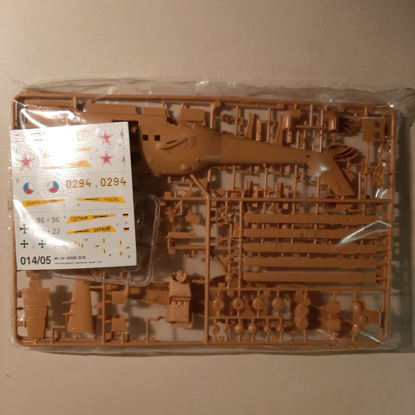 Italeri Kit di modellismo & Modellini statici: 2122 ... MIL Mi-24 Hind D/E ... Italeri 014 – Nuovo (secondo la descrizione) da Bonstetten venduto da Benibanny59 5