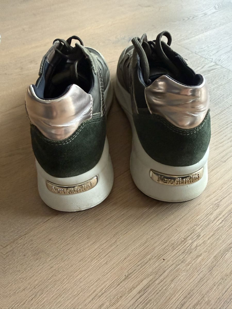 Chaussures femmes: Sneaker Nero Giardini Gr. 39 – D'occasion à Schwerzenbach par Rivi2 2