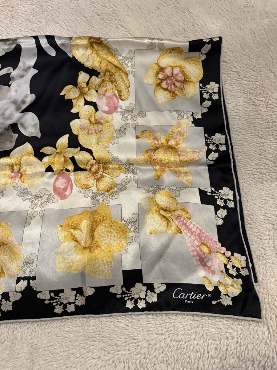 Cartier Foulard & Sciarpe: Cartier Seiden Tuch – Usato da Luzern venduto da Itsclaire 4