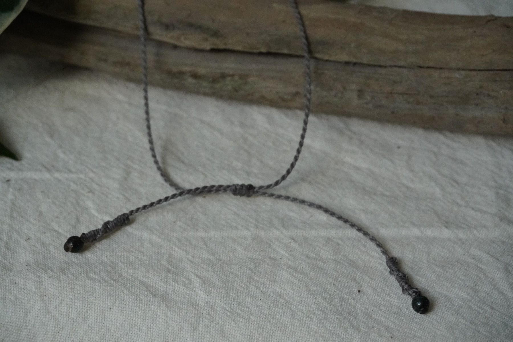 Catenine: Einzelstück - mirava - Makramee Choker-Halskette – Nuovo (secondo la descrizione) da Heerbrugg venduto da R.St27 2