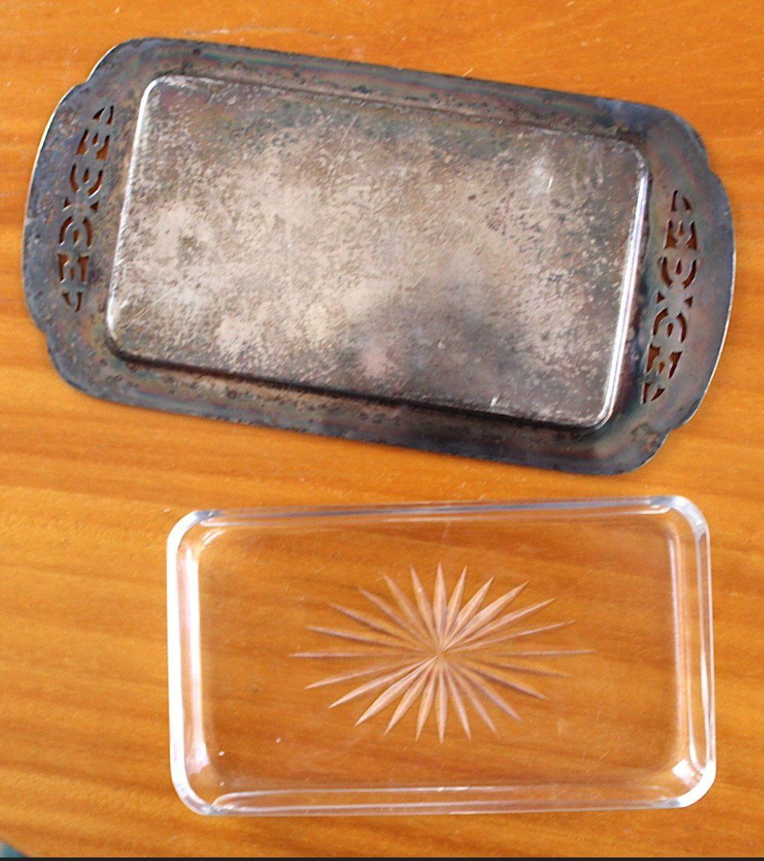 Set di piatti: Vintage Butterservierglasplatte mit Versilberten Tablett – Usato da Locarno venduto da fripui 5