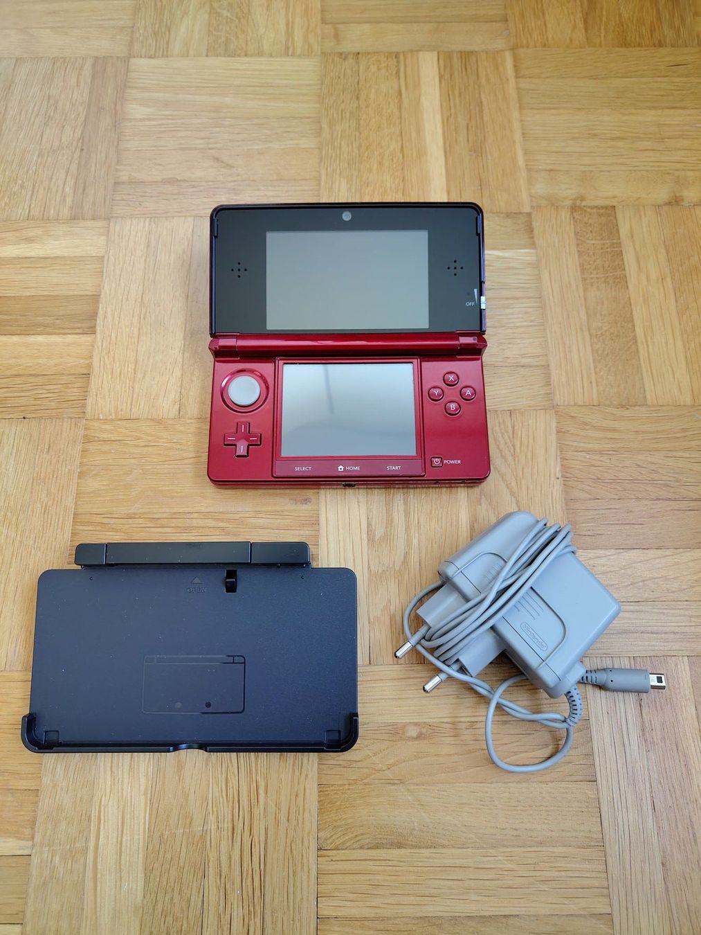 Nintendo Consoles: Nintendo 3DS - Metallic Red – D'occasion à Meyrin par Flurrio 2