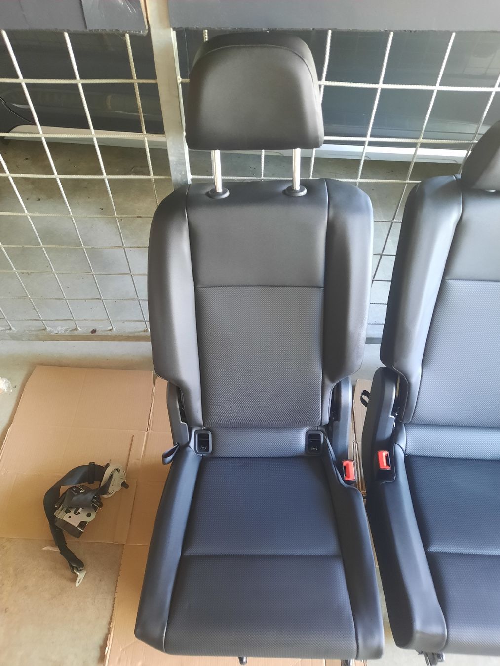 VW Accessori per altri veicoli: VWT6 2er Sitzbank neu, Leder – Nuovo (secondo la descrizione) da Niederuzwil venduto da Luksa2208 2