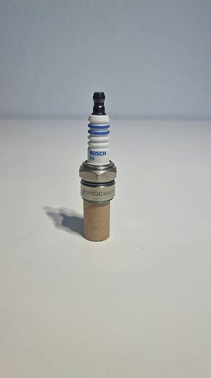 Tutti pezzi di ricambio auto: BOSCH W8DC spark plug – Usato da Grenchen venduto da Joray_Preparation 1