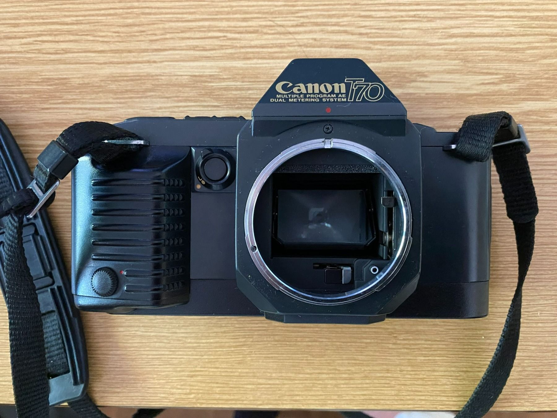 Canon Kamera: Canon T70 Analog Kamera mit Objektiv – Gebraucht aus Luzern von Reisender