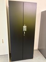 Büroschrank Metall schwarz mit Schloss und Einlegeböden