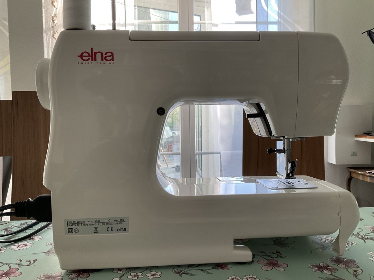 Elna Macchine da cucire: Sewing machine – Usato da Winterthur venduto da dve_j2q8