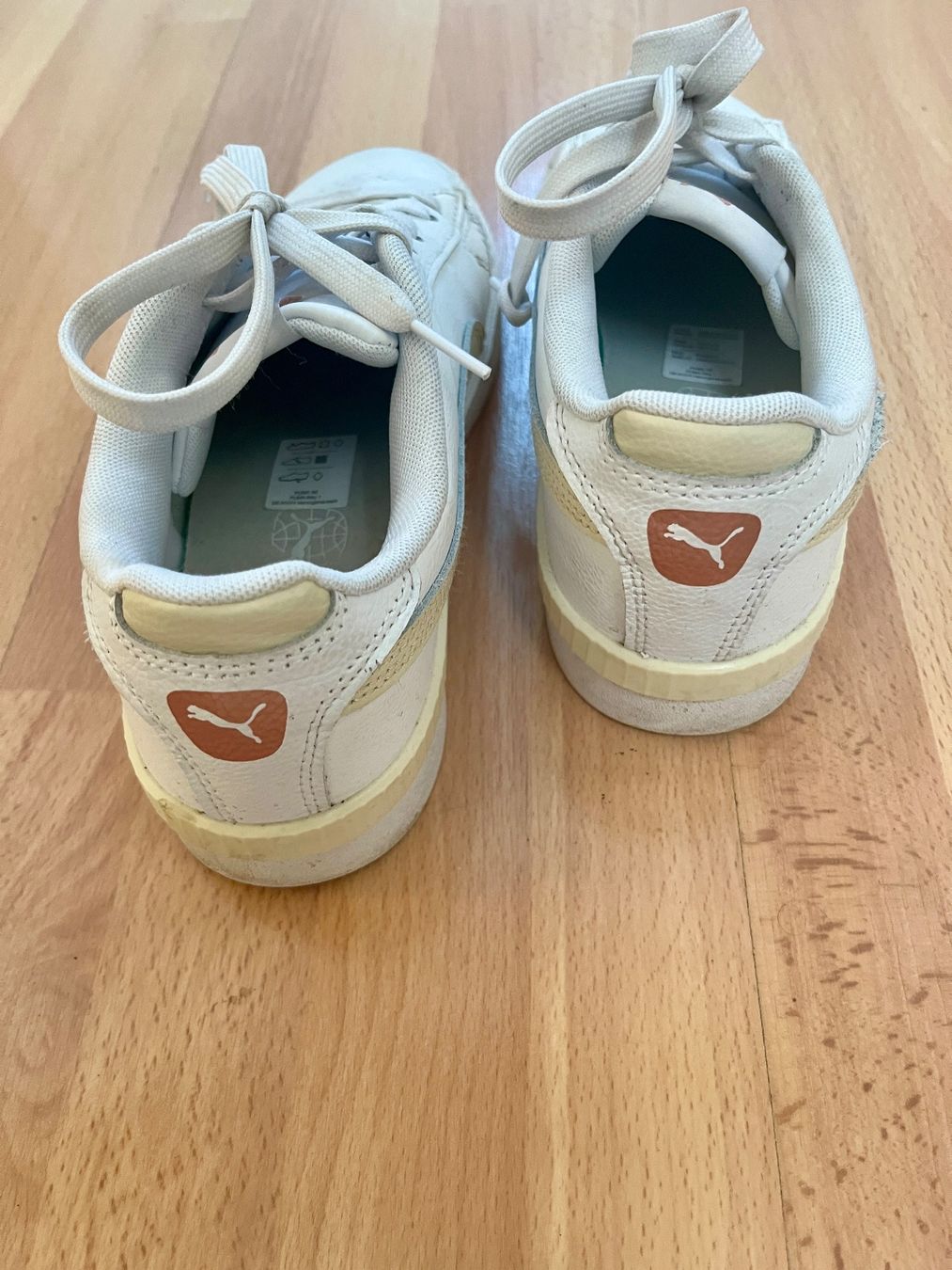 Puma Damenschuhe: Puma Turnschuhe weiss-gelb – Gebraucht aus Strengelbach von Lucaernest 2