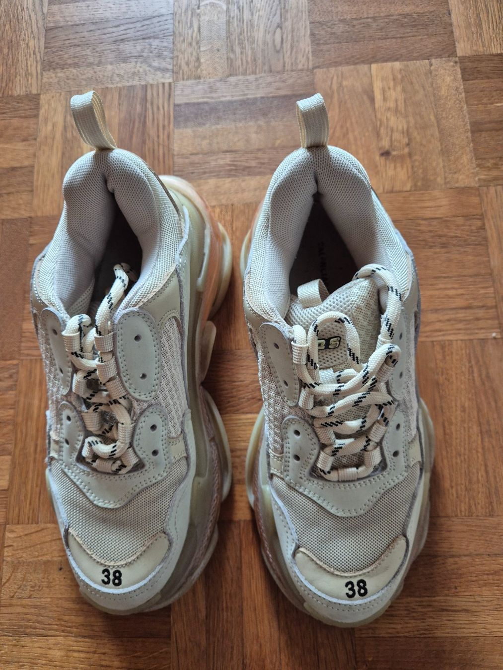 Balenciaga Scarpe da donna: Balenciaga Sneaker Gr. 38 beige – Usato da Lohn-Ammannsegg venduto da Ricarda72