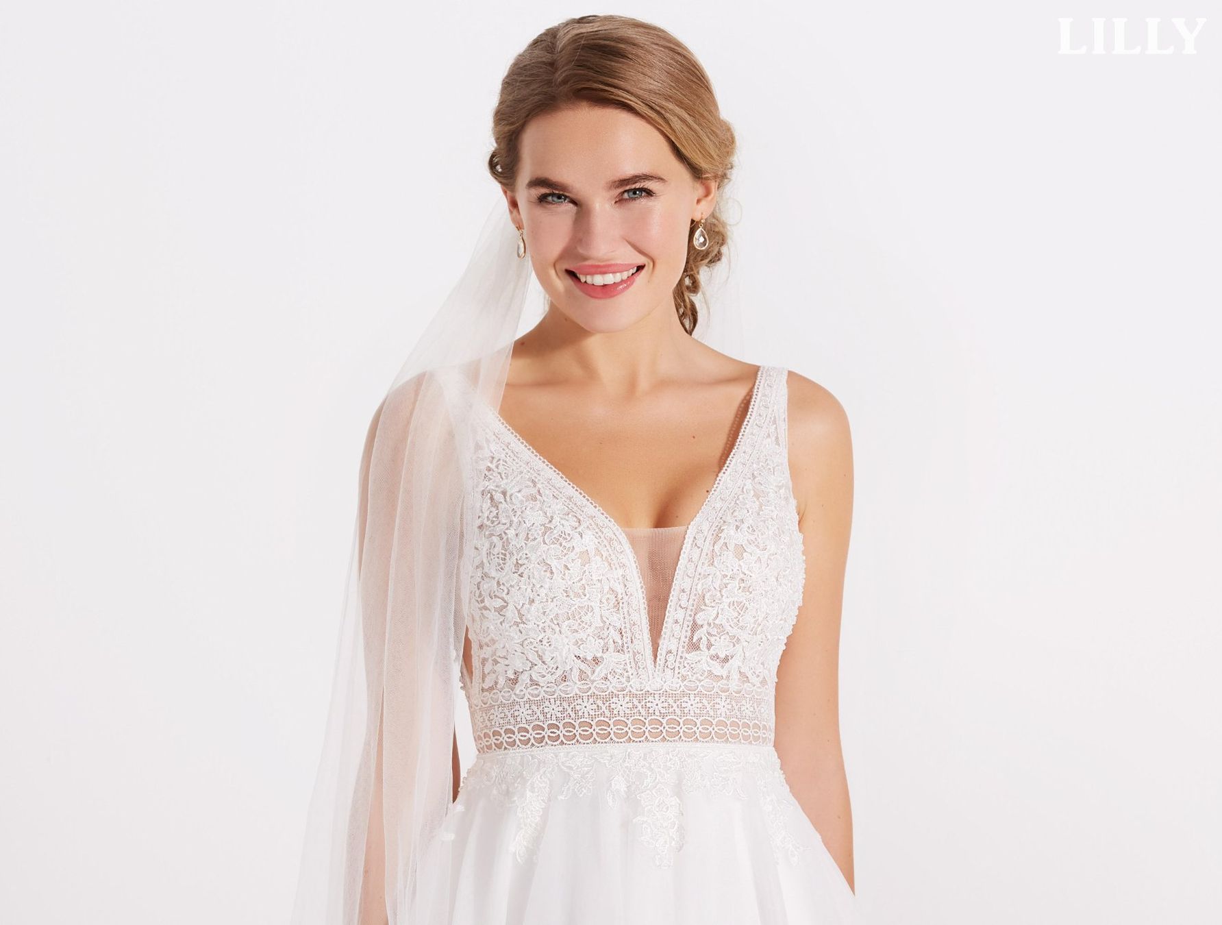 Kleider: Secondhand Brautkleid von Lilly, Grösse 42 – Gebraucht aus Brunnen von Herzig-Brautmode 2